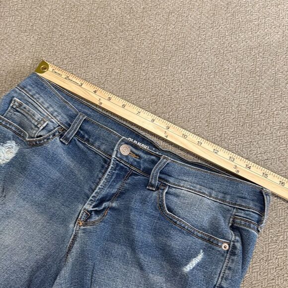 Old Navy Boyfriend Distressed Comfort Jean Shorts size 4 - Picture 9 of 12